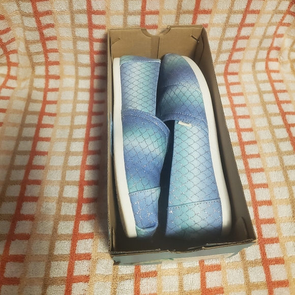 Toms Alpargata mermaid scales print size 8 - Picture 3 of 5